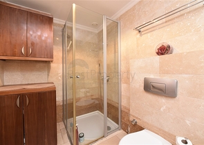 Четырехкомнатная меблированная квартира с видом на море 