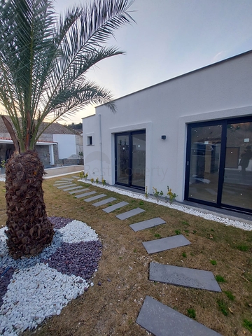 Отдельно стоящая вилла с индивидуальным бассейном Отдельно стоящая вилла с индивидуальным бассейном