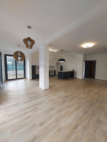 Отдельно стоящая вилла с индивидуальным бассейном Отдельно стоящая вилла с индивидуальным бассейном