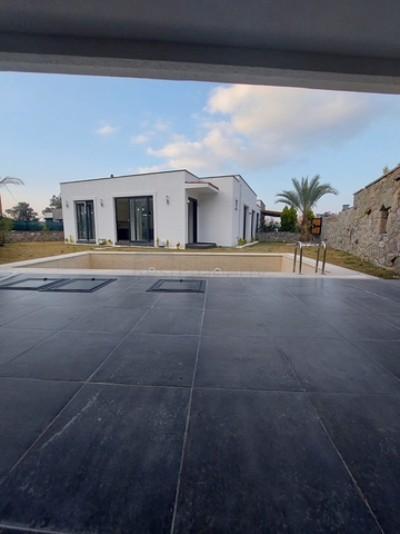 Отдельно стоящая вилла с индивидуальным бассейном Отдельно стоящая вилла с индивидуальным бассейном