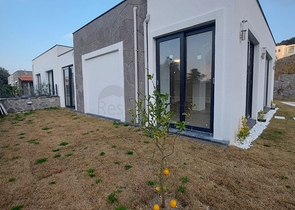 Отдельно стоящая вилла с индивидуальным бассейном Отдельно стоящая вилла с индивидуальным бассейном