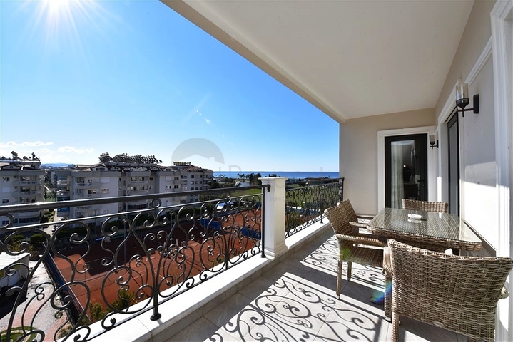 Трехкомнатная квартира в шикарном комплексе центра Алании