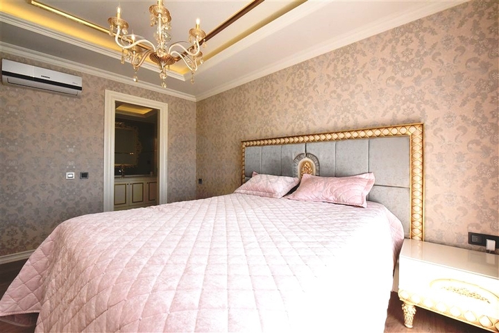 Трехкомнатная квартира в шикарном комплексе центра Алании