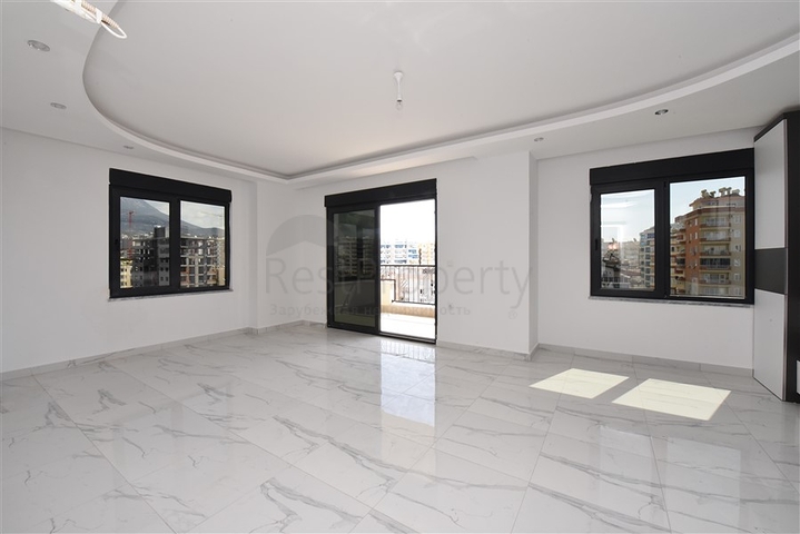 Новая трехкомнатная квартира в центре Махмутлара