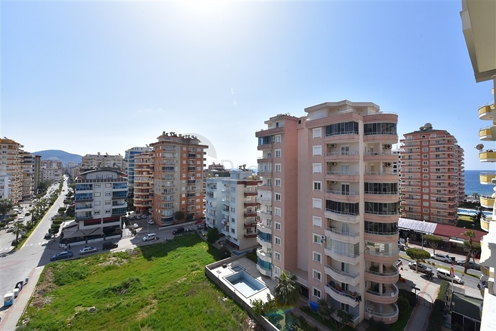 Новая трехкомнатная квартира в центре Махмутлара