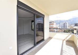 Новая трехкомнатная квартира в центре Махмутлара