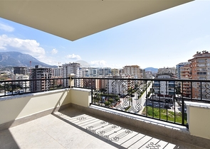 Новая трехкомнатная квартира в центре Махмутлара