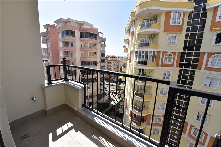 Трехкомнатные апартаменты в жилом комплексе в районе Махмутлар