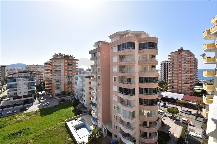 Трехкомнатные апартаменты в жилом комплексе в районе Махмутлар