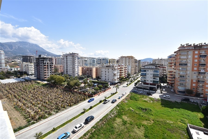 Трехкомнатные апартаменты в жилом комплексе в районе Махмутлар