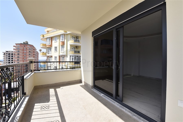 Трехкомнатные апартаменты в жилом комплексе в районе Махмутлар