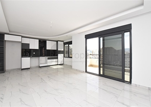 Трехкомнатные апартаменты в жилом комплексе в районе Махмутлар