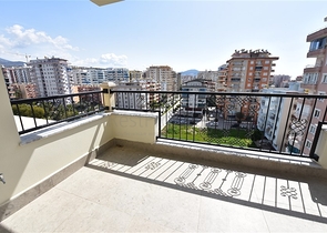 Трехкомнатные апартаменты в жилом комплексе в районе Махмутлар