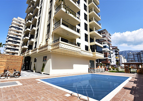 Трехкомнатные апартаменты в жилом комплексе в районе Махмутлар