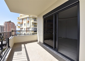 Трехкомнатные апартаменты в жилом комплексе в районе Махмутлар