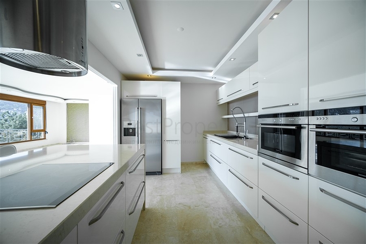 Вилла с панорамным видом на море