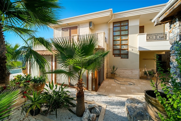 Вилла с панорамным видом на море