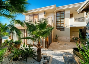 Вилла с панорамным видом на море