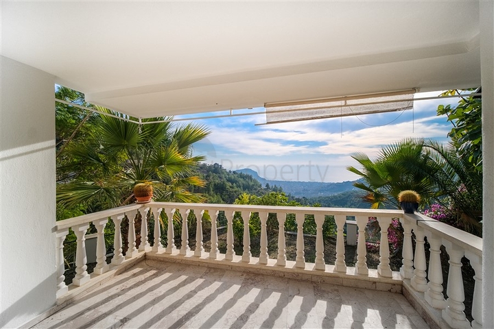 Отдельностоящая вилла 3+1 в районе Бекташ