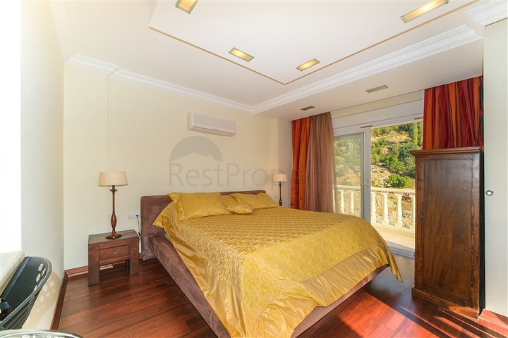 Отдельностоящая вилла 3+1 в районе Бекташ