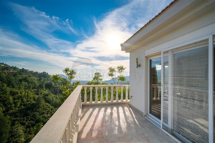 Отдельностоящая вилла 3+1 в районе Бекташ