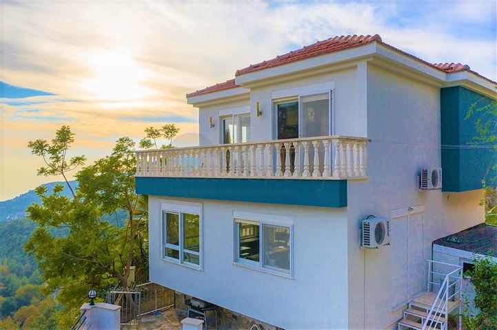 Отдельностоящая вилла 3+1 в районе Бекташ