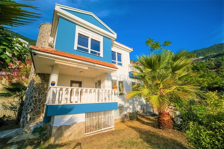 Отдельностоящая вилла 3+1 в районе Бекташ