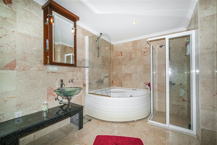 Отдельностоящая вилла 3+1 в районе Бекташ