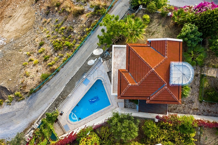 Отдельностоящая вилла 3+1 в районе Бекташ