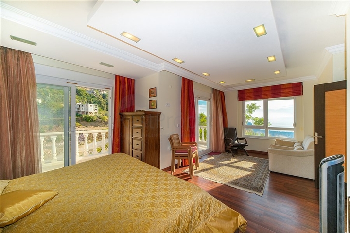 Отдельностоящая вилла 3+1 в районе Бекташ