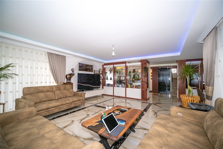 Вилла 3+1 с потрясающими видами на море и горы в районе Каргыджак