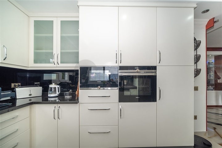 Вилла 3+1 с потрясающими видами на море и горы в районе Каргыджак