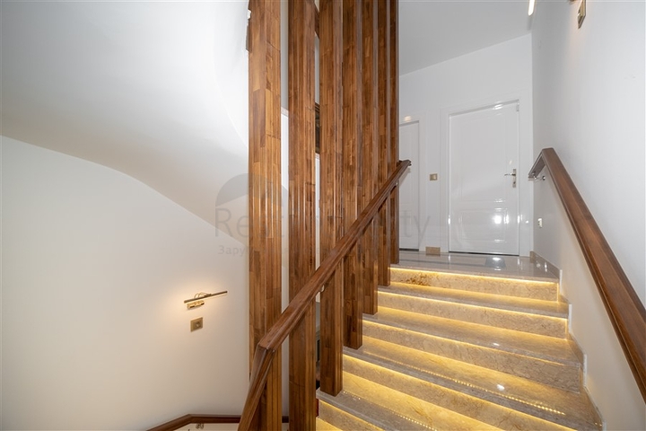 Вилла 3+1 с потрясающими видами на море и горы в районе Каргыджак