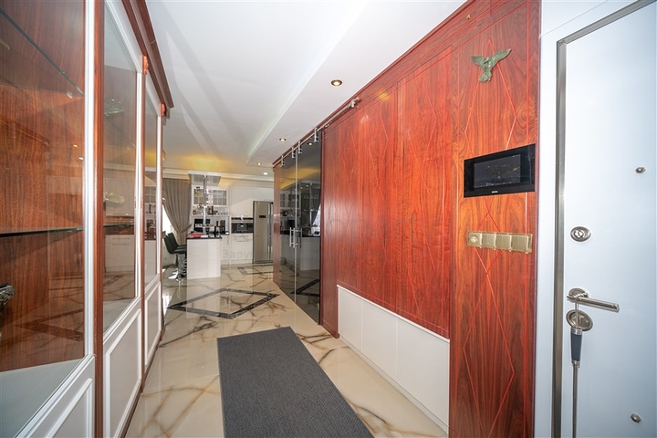 Вилла 3+1 с потрясающими видами на море и горы в районе Каргыджак