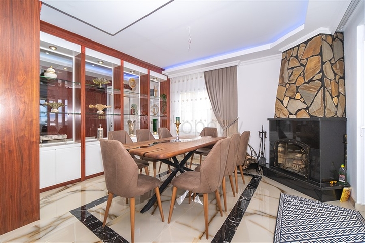 Вилла 3+1 с потрясающими видами на море и горы в районе Каргыджак