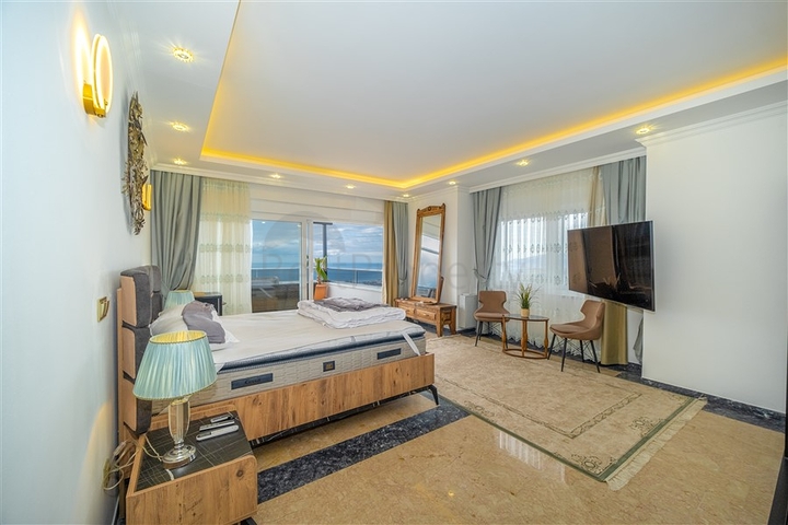 Вилла 3+1 с потрясающими видами на море и горы в районе Каргыджак