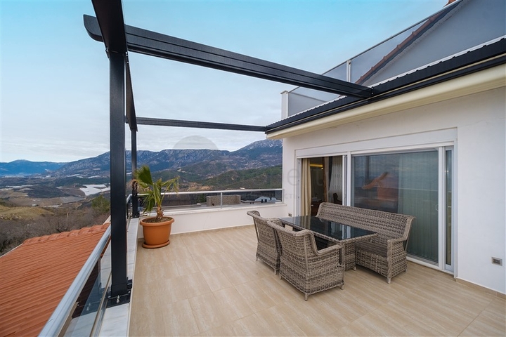 Вилла 3+1 с потрясающими видами на море и горы в районе Каргыджак