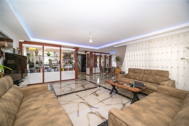 Вилла 3+1 с потрясающими видами на море и горы в районе Каргыджак