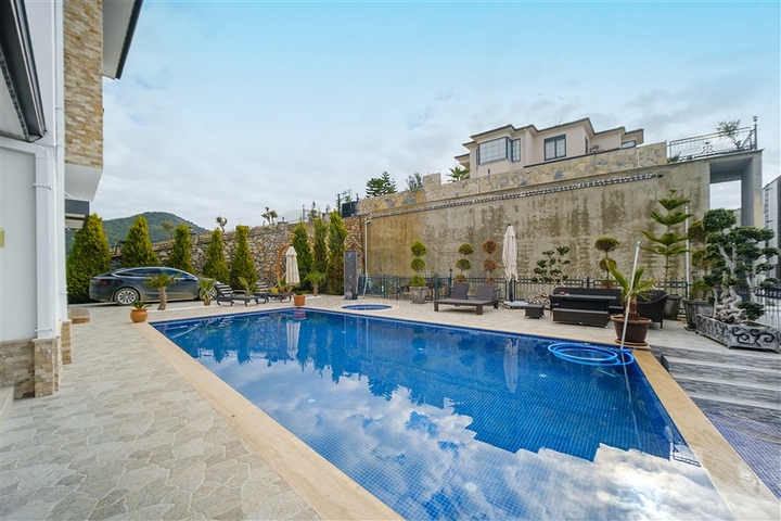 Вилла 3+1 с потрясающими видами на море и горы в районе Каргыджак