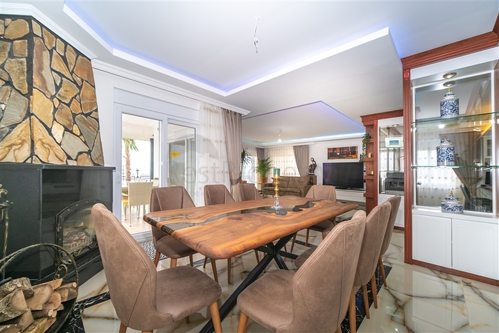 Вилла 3+1 с потрясающими видами на море и горы в районе Каргыджак