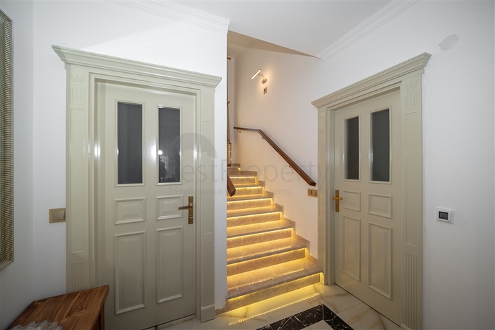 Вилла 3+1 с потрясающими видами на море и горы в районе Каргыджак