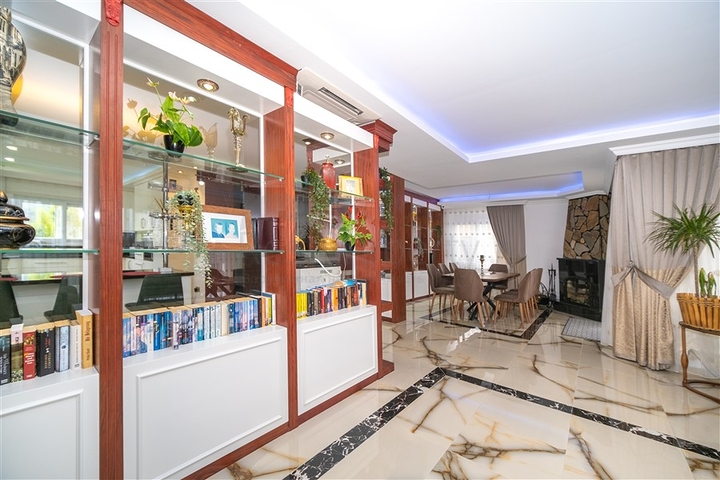 Вилла 3+1 с потрясающими видами на море и горы в районе Каргыджак