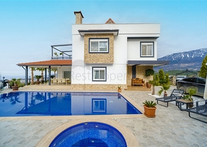 Вилла 3+1 с потрясающими видами на море и горы в районе Каргыджак