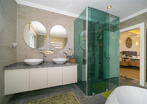 Вилла 3+1 с потрясающими видами на море и горы в районе Каргыджак