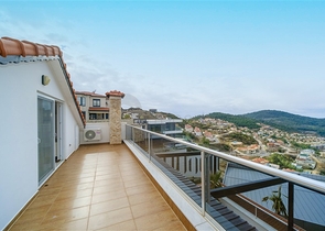 Вилла 3+1 с потрясающими видами на море и горы в районе Каргыджак