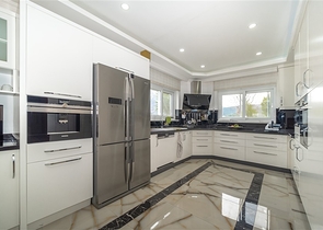 Вилла 3+1 с потрясающими видами на море и горы в районе Каргыджак