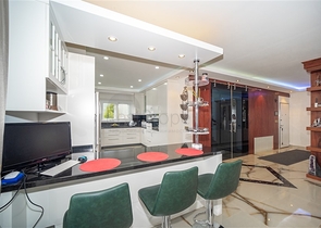 Вилла 3+1 с потрясающими видами на море и горы в районе Каргыджак