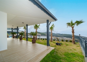 Вилла 3+1 с потрясающими видами на море и горы в районе Каргыджак