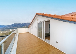 Вилла 3+1 с потрясающими видами на море и горы в районе Каргыджак