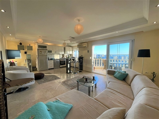 Просторный пентхаус 3+1 в районе Авсаллар с видом на Средиземное море